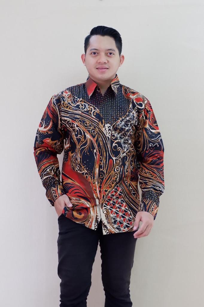 cover-ABSTRAK MERAH Kemeja Batik Pria Solo Lengan Panjang Lapis Furing BY BATIKSOLOAMANAH-1