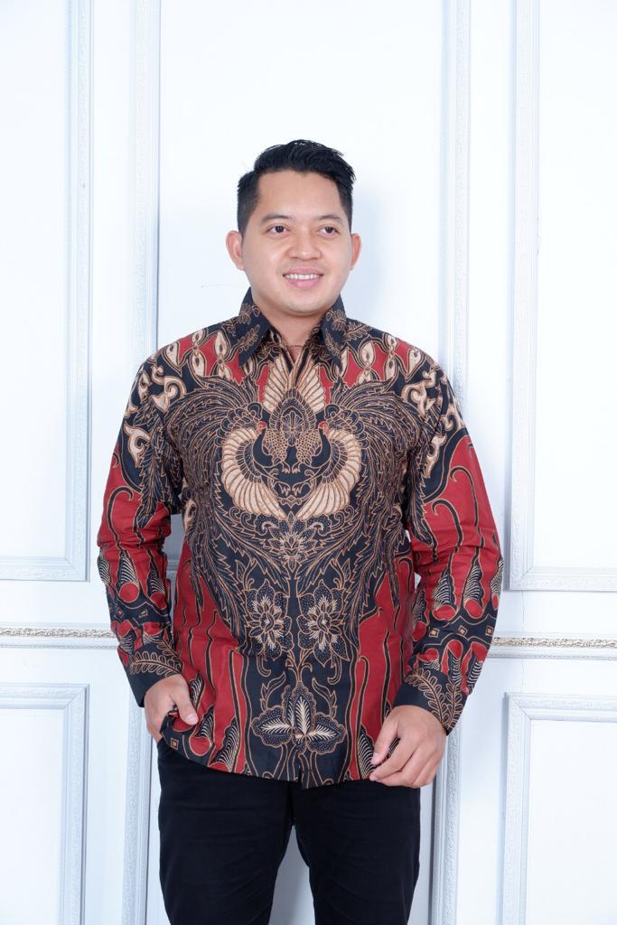 cover-CAKRABUANA MERAH Kemeja Batik Pria Solo Lengan Panjang Lapis Furing BY BATIKSOLOAMANAH-1