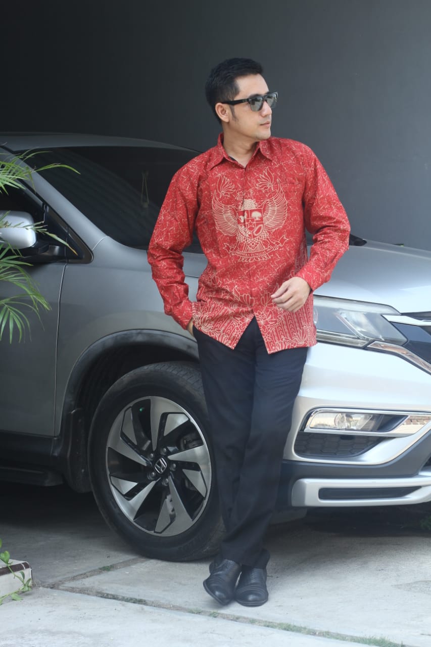 cover-GARUDA PANCASILA DASAR MERAH Kemeja Batik Pria Solo Lengan Panjang Lapis Furing BY BATIKSOLOAMANAH-1