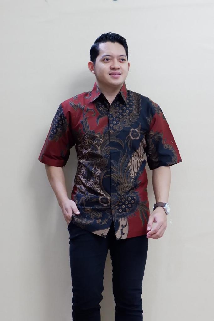 cover-JAYANEGARA MERAH Kemeja Batik Pria Solo Lengan PENDEK Lapis Furing BY BATIKSOLOAMANAH-1
