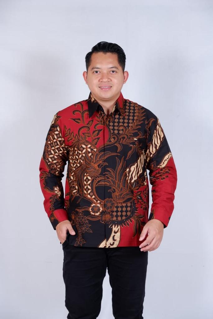 cover-JAYANEGARA MERAH Kemeja Batik Pria Solo Lengan Panjang Lapis Furing BY BATIKSOLOAMANAH -1