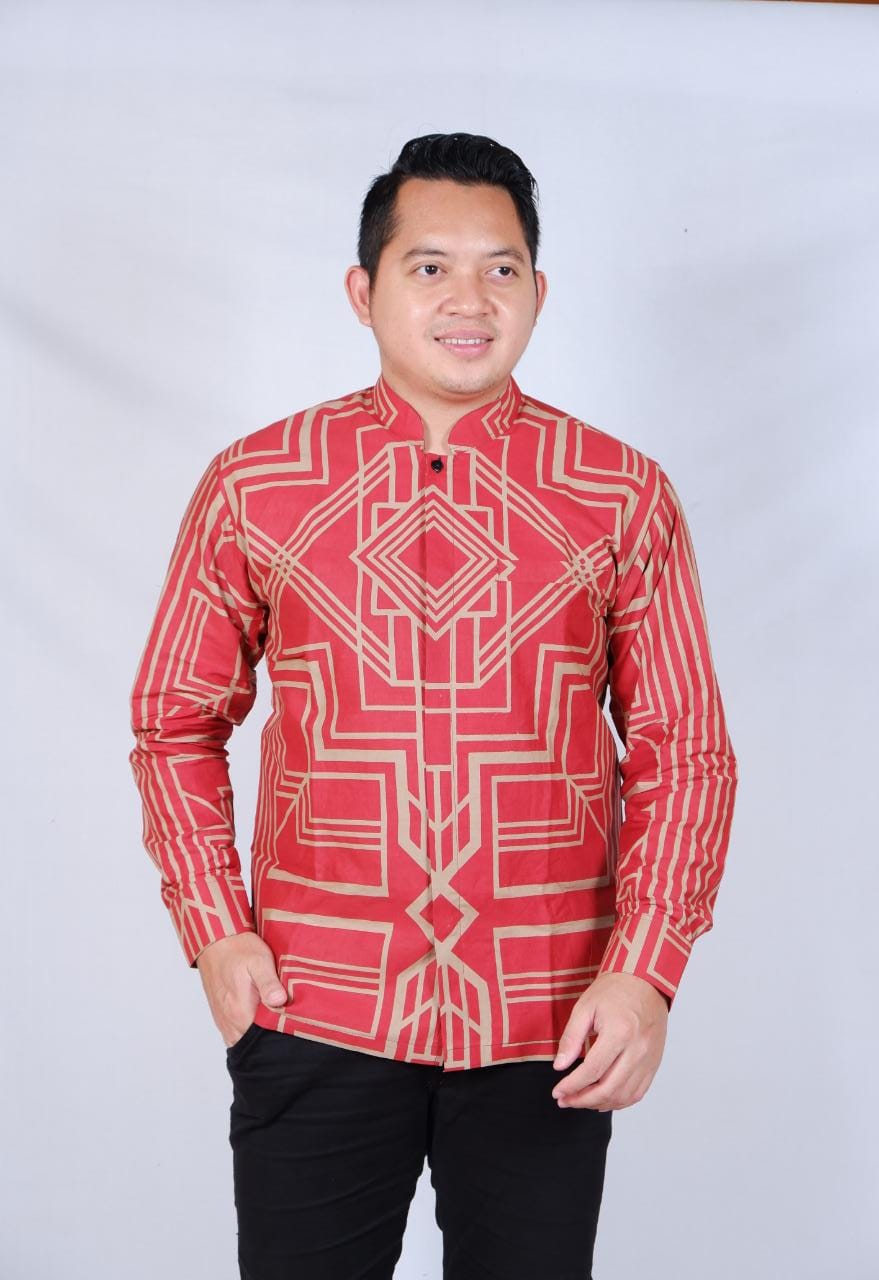 cover-KOKO LABIRIN MERAH Kemeja Batik Pria Solo Lengan Panjang Lapis Furing BY BATIKSOLOAMANAH-1