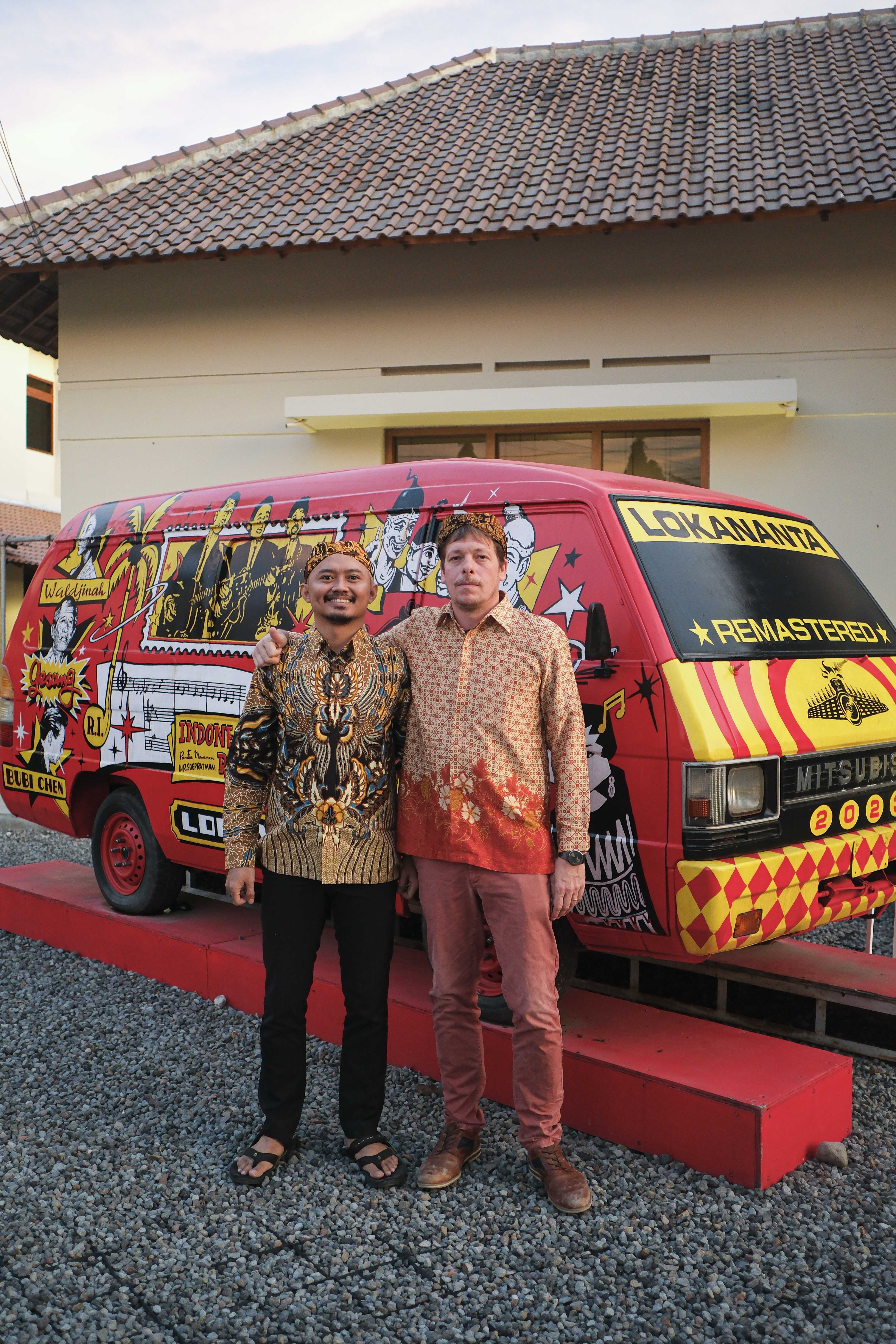 img-JAYANEGARA Kemeja Batik Pria Solo Lengan Panjang Lapis Furing BY Mbahblangkonsolo-2