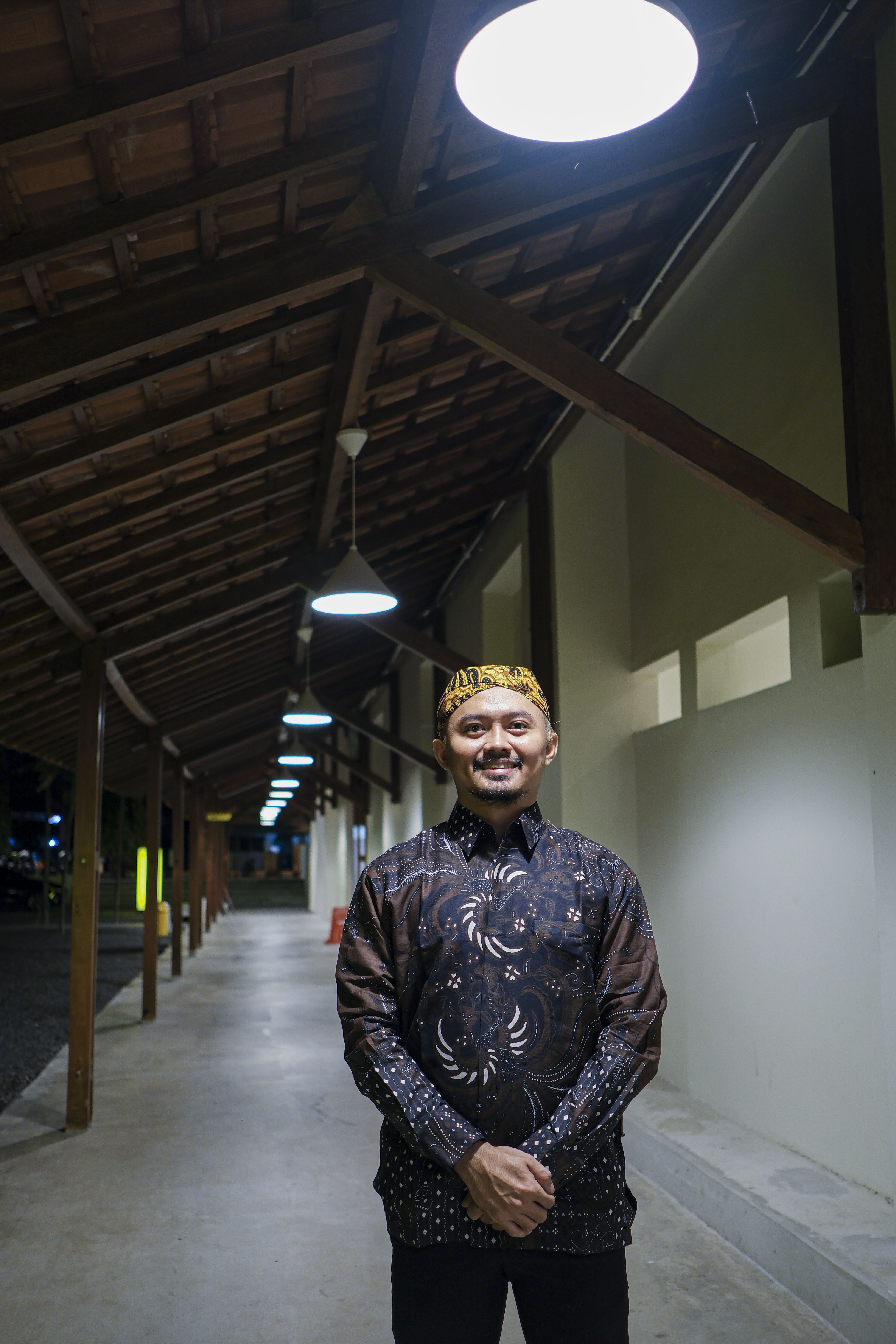 img-PRASTOWO HITAM Kemeja Batik Pria Solo Lengan Panjang Lapis Furing BY Mbahblangkonsolo-2