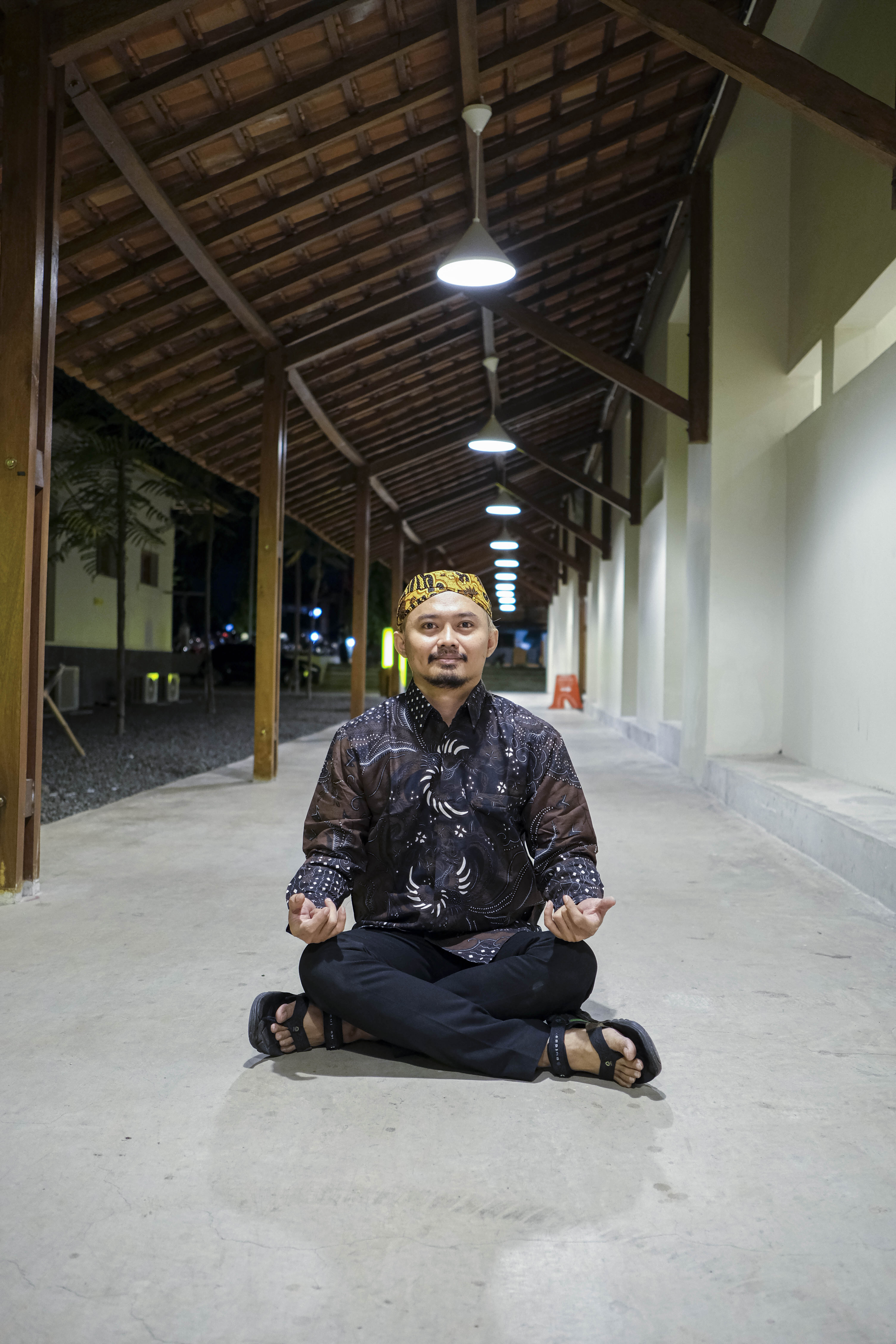 img-PRASTOWO HITAM Kemeja Batik Pria Solo Lengan Panjang Lapis Furing BY Mbahblangkonsolo-3