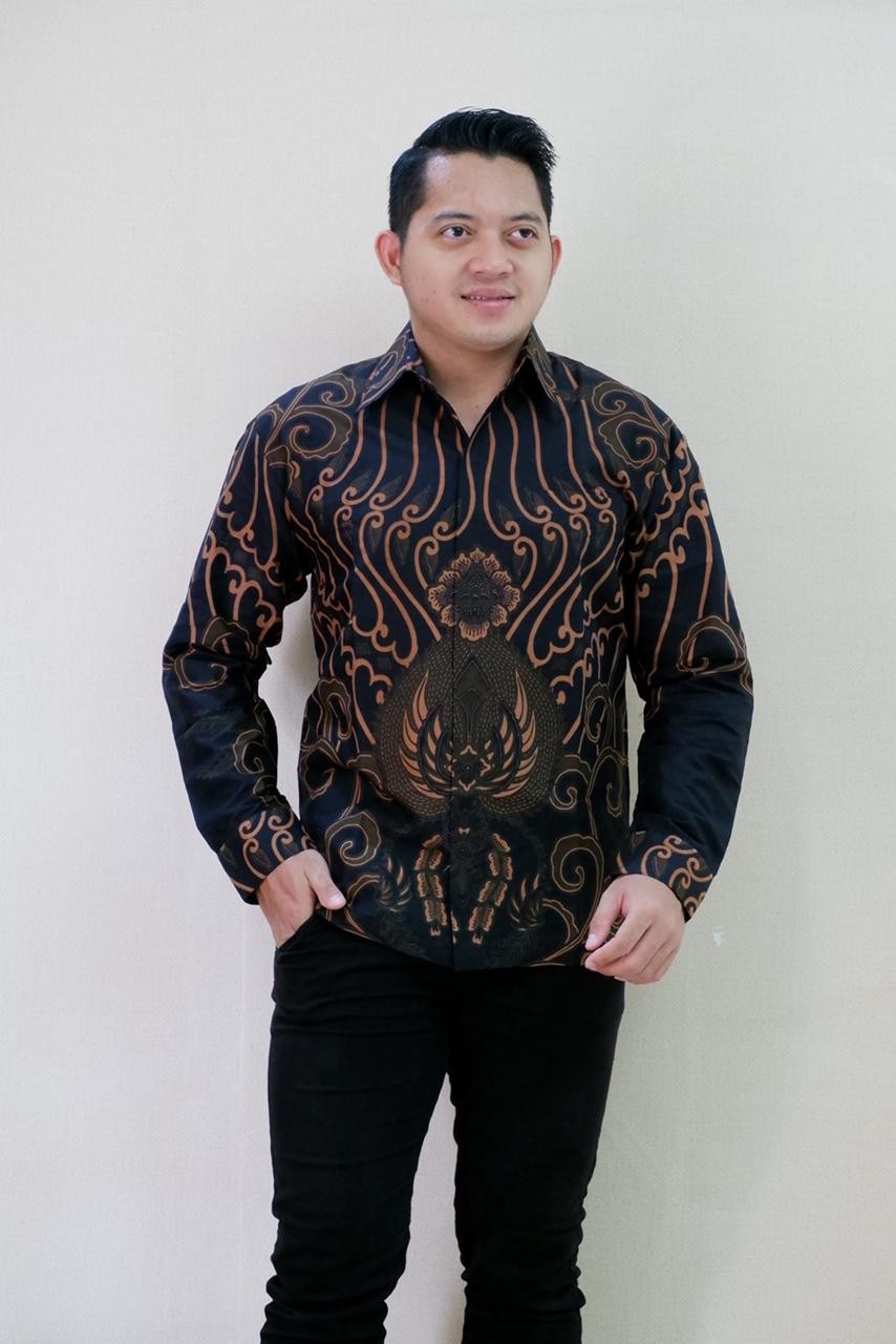 cover-Kemeja Batik Pria PRAJA Lengan Panjang Lapis Furing Halus BY BATIKSOLOAMANAH-1