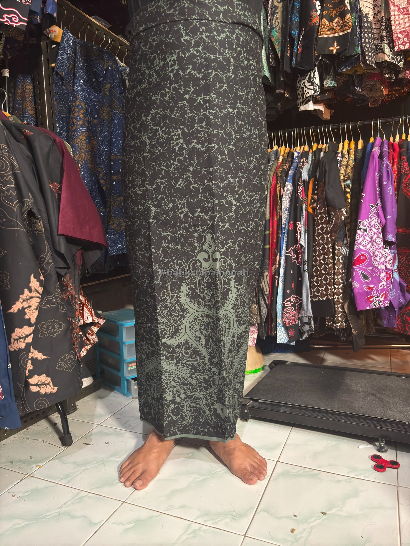 img-SARUNG BATIK SOLO AJIBHANU LAWASAN KATUN HALUS PREMIUM MODERN BY BATIKSOLOAMANAH-2
