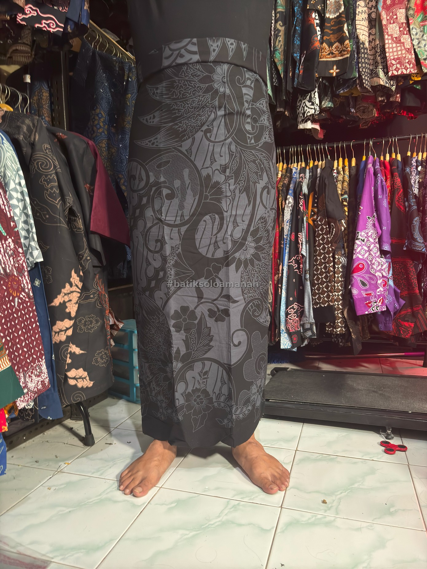 img-SARUNG BATIK SOLO PARANG LAWASAN KATUN HALUS PREMIUM MODERN BY BATIKSOLOAMANAH-2