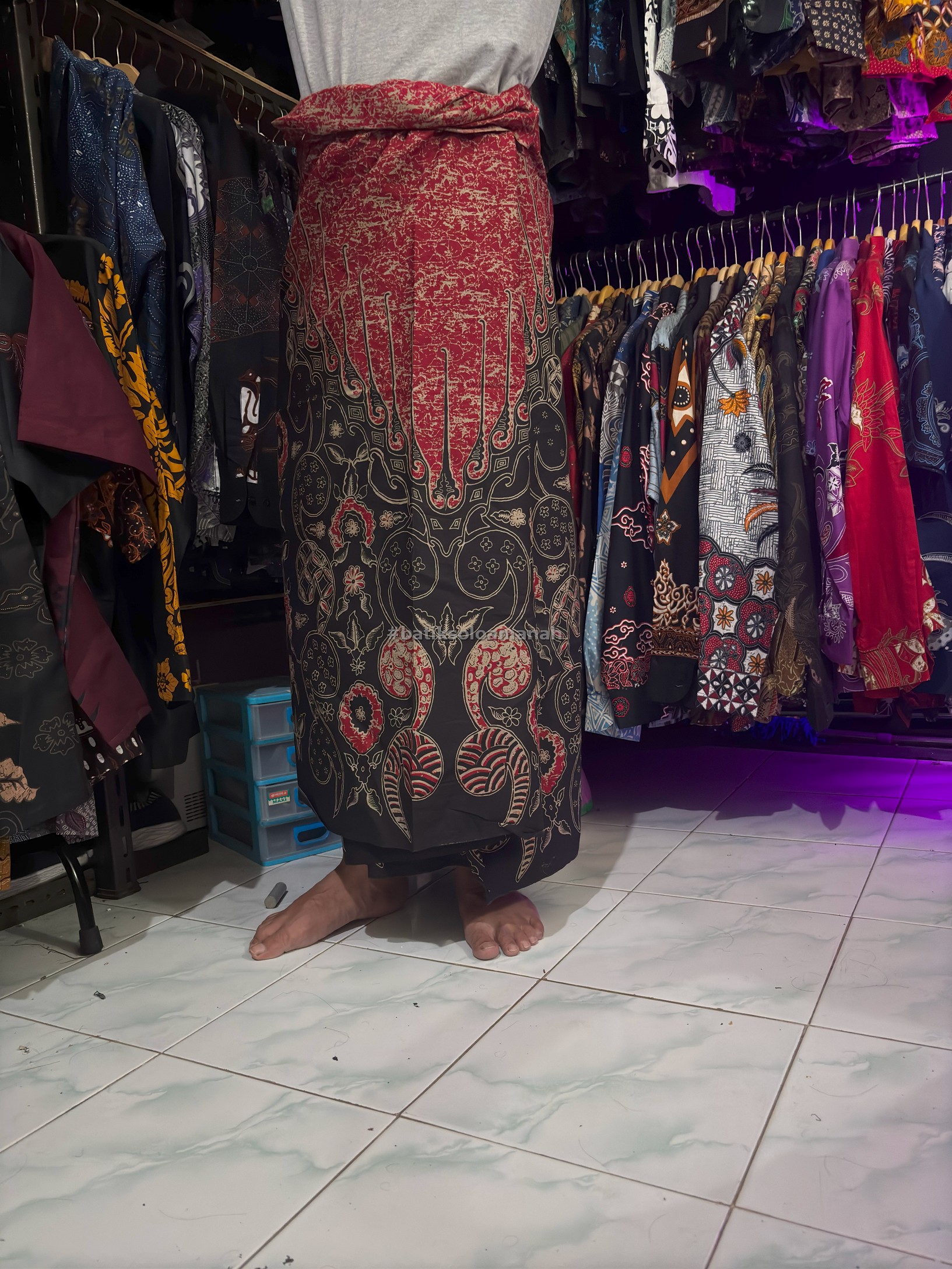 cover-SARUNG BATIK SOLO TIRTO UTOMO KATUN HALUS PREMIUM MODERN BATIKSOLOAMANAH-1