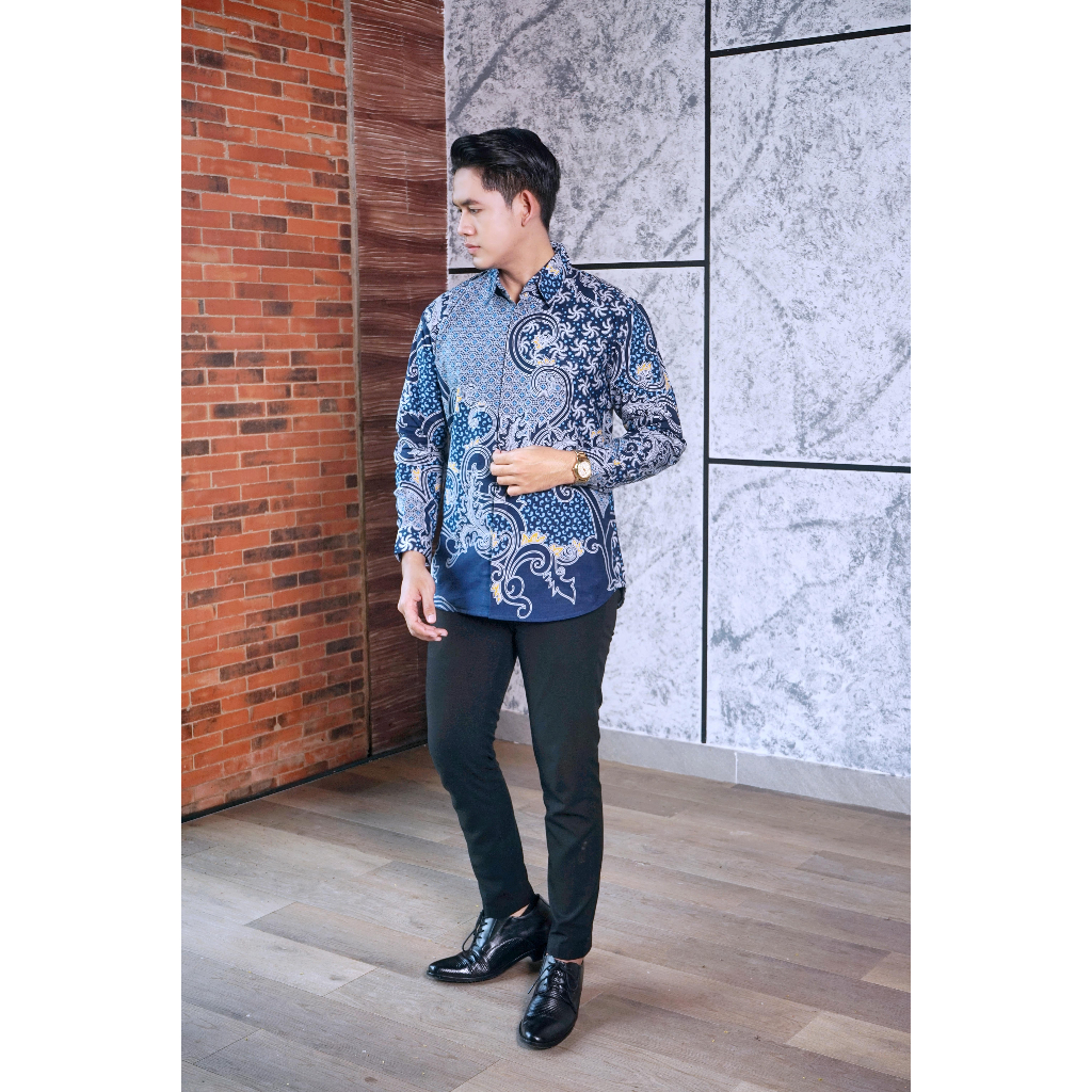 img-GEMILANG BIRU Kemeja Batik Pria Solo Lengan Panjang Lapis Furing By BATIKSOLOAMANAH-3
