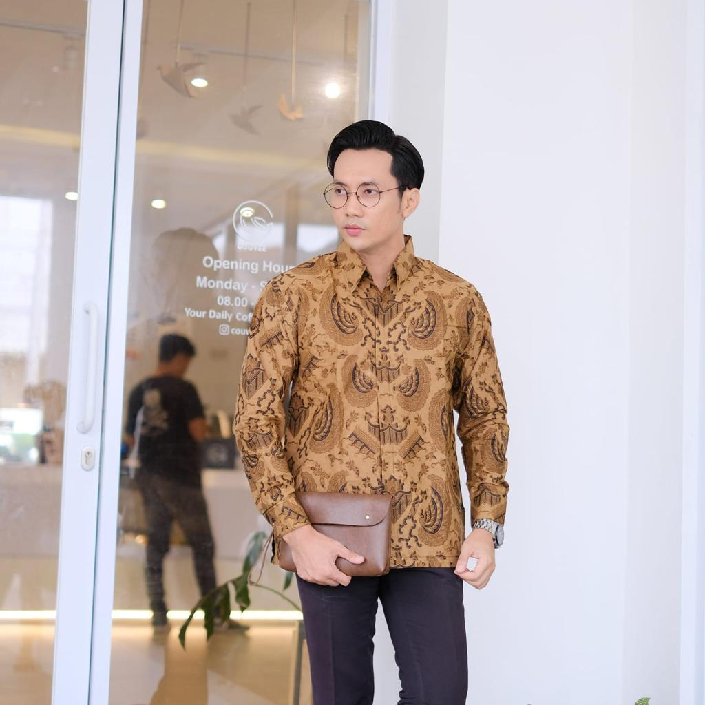 cover-SAYAP COKLAT Kemeja Batik Pria Solo Lengan Panjang Lapis Furing By BATIKSOLOAMANAH-1