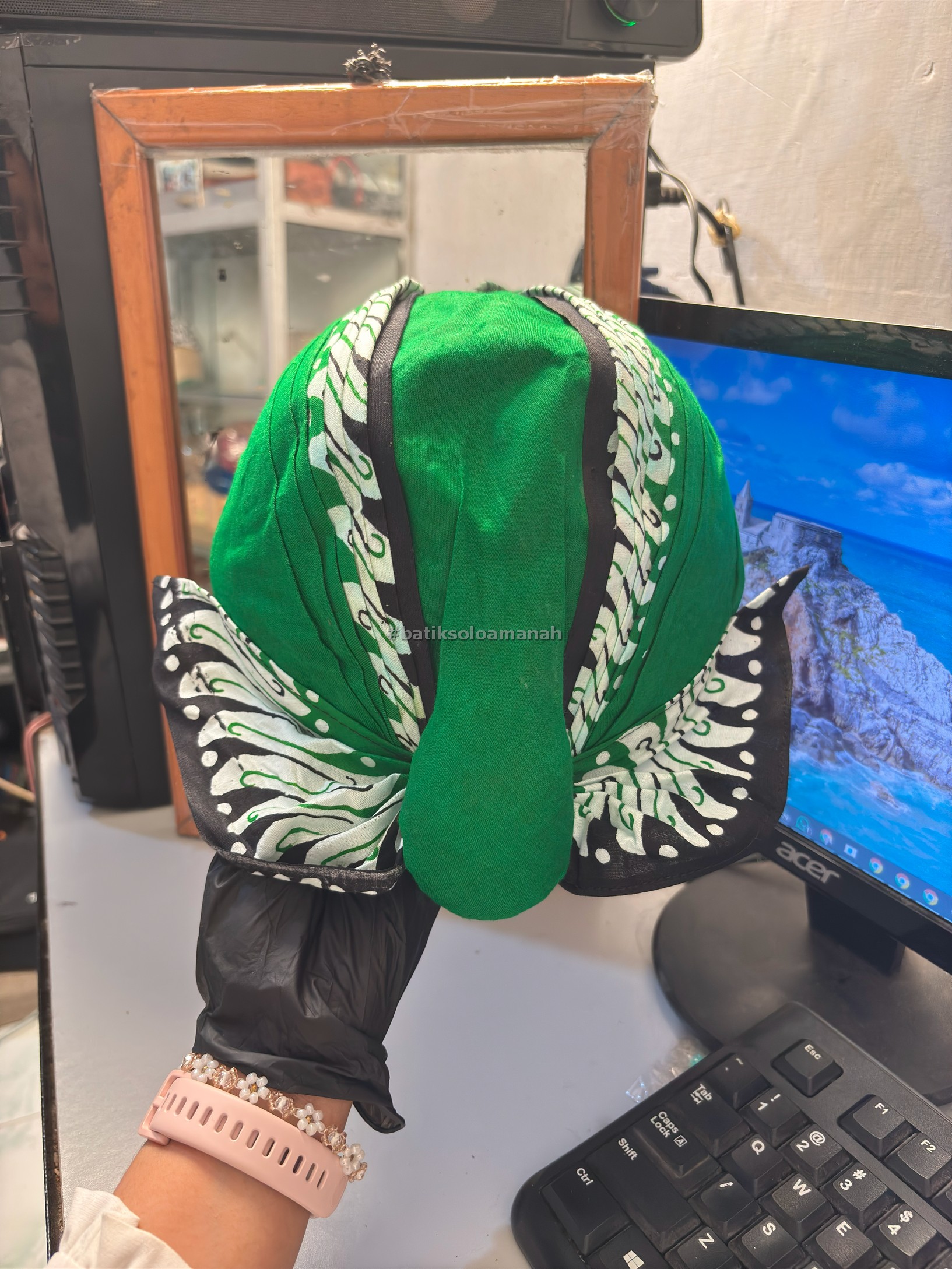 img-BLANGKON JOGJA WARNA HIJAU PREMIUM DEWASA LIPAT BATIKSOLOAMANAH MATARAM KUMITIR-3