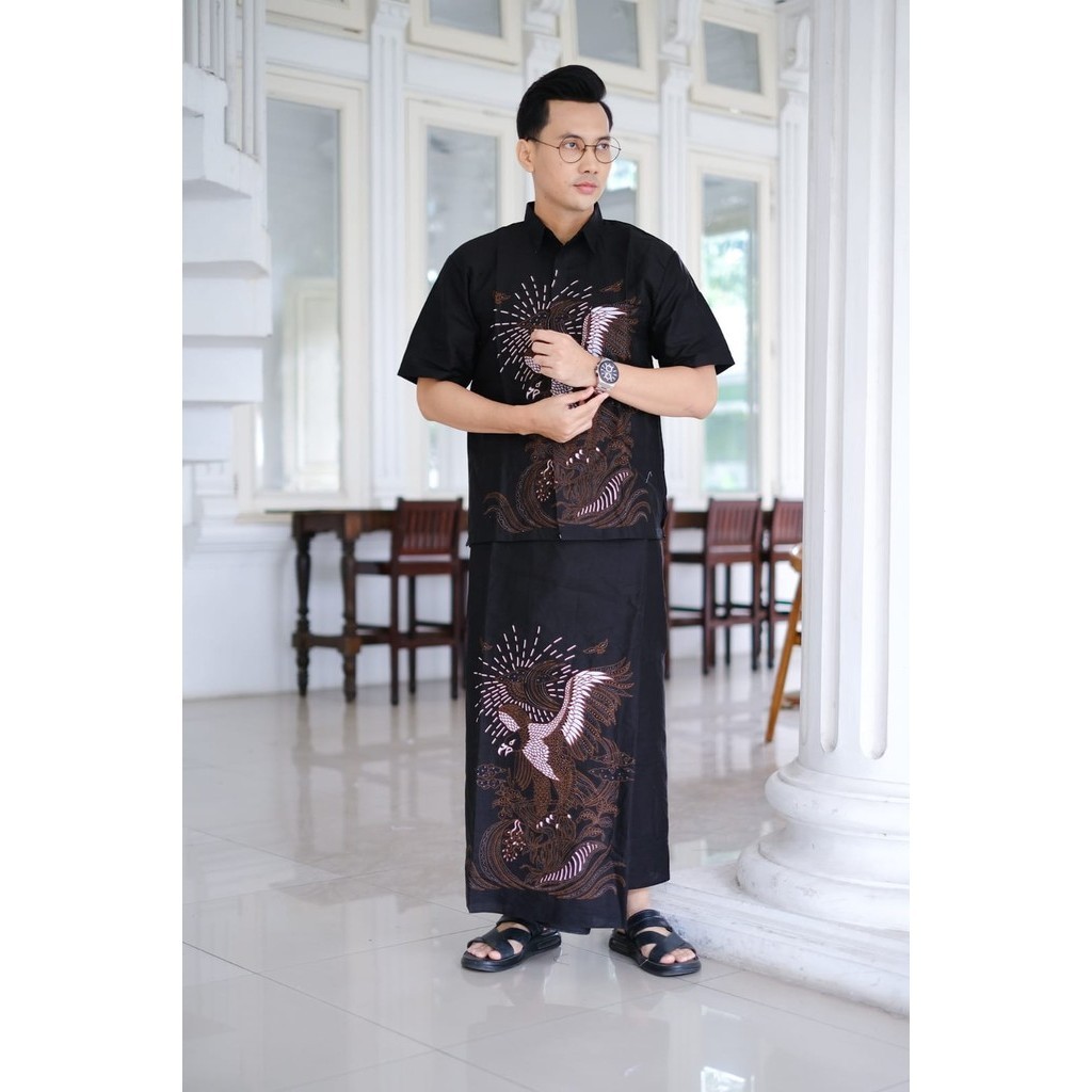 cover-SARUNG BATIK SOLO LAKSAMANA ELANG BATIKSOLOAMANAH-1