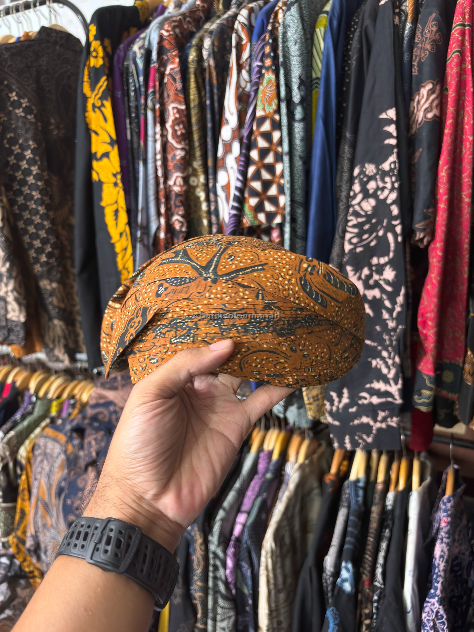 img-BLANGKON SOLO ALUSAN TULIS COKLAT WAHYU TUMURUN-4