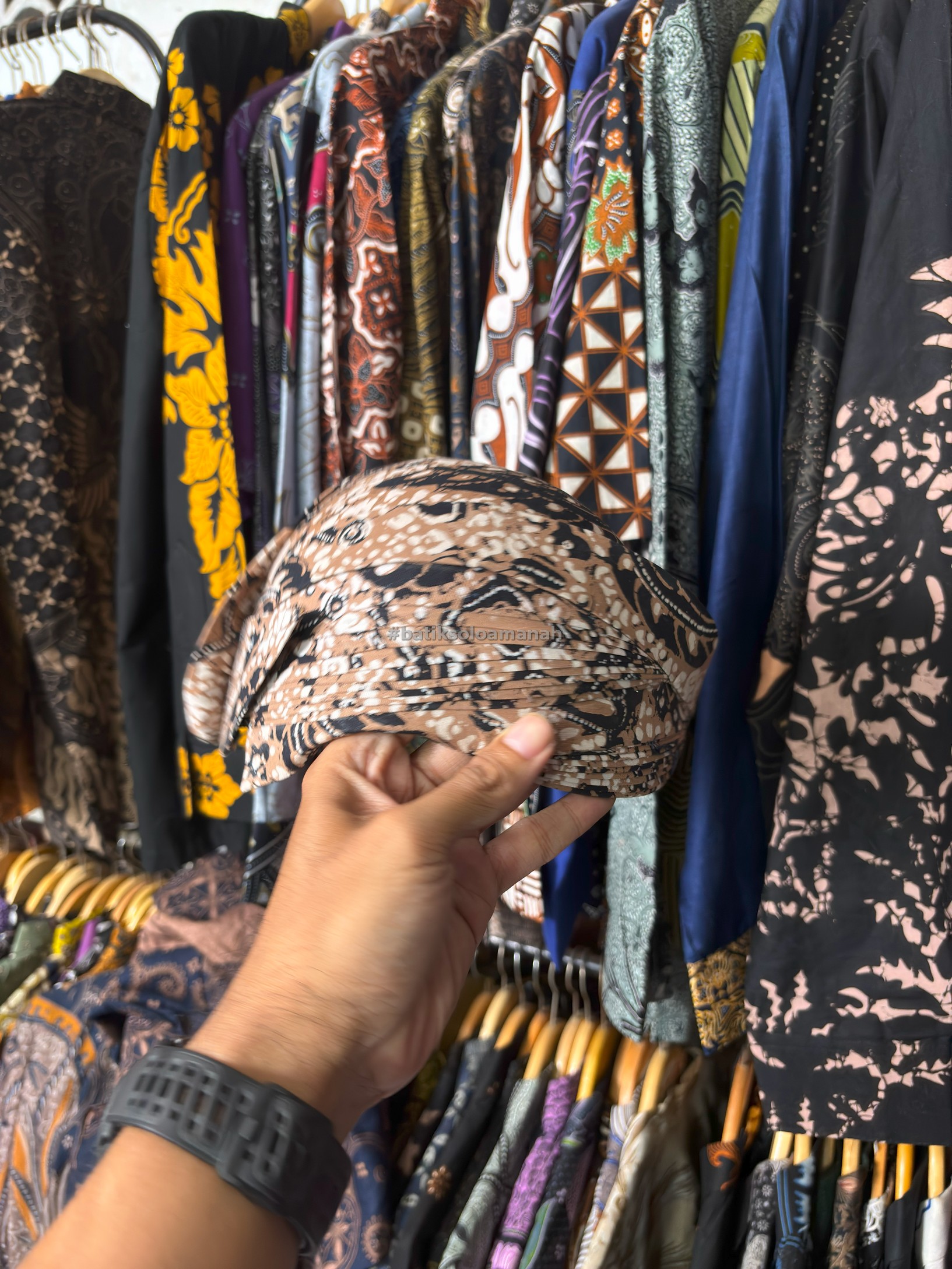 img-BLANGKON SOLO ALUSAN WARNA KREM WAHYU TUMURUN-4