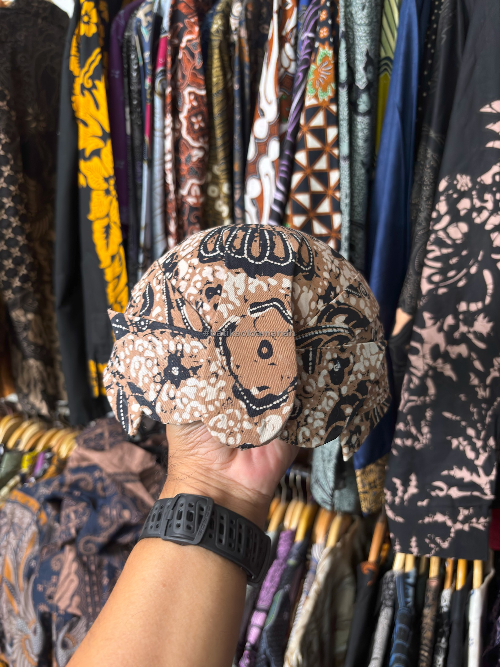 img-BLANGKON SOLO ALUSAN WARNA KREM WAHYU TUMURUN-5