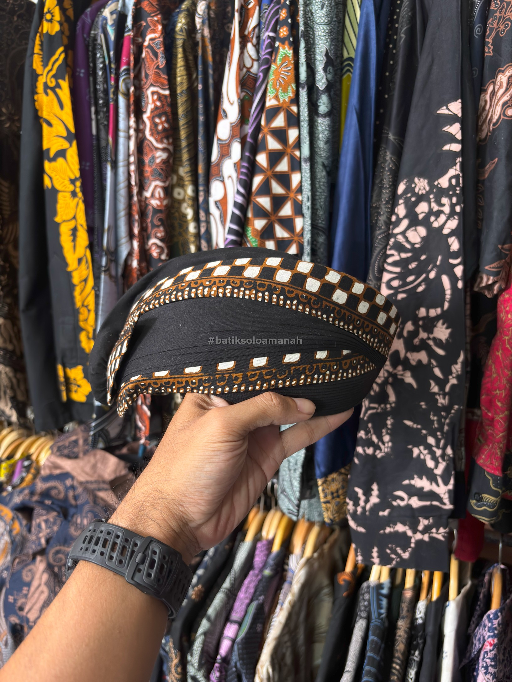 img-BLANGKON SOLO MOTIF KRATON MANGKUNEGARAN CATUR PUTIH-4