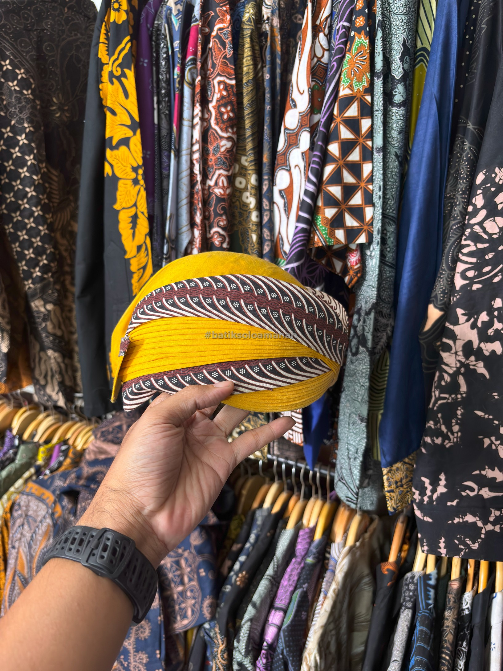 img-BLANGKON SOLO PERBAWAN WARNA KUNING-4