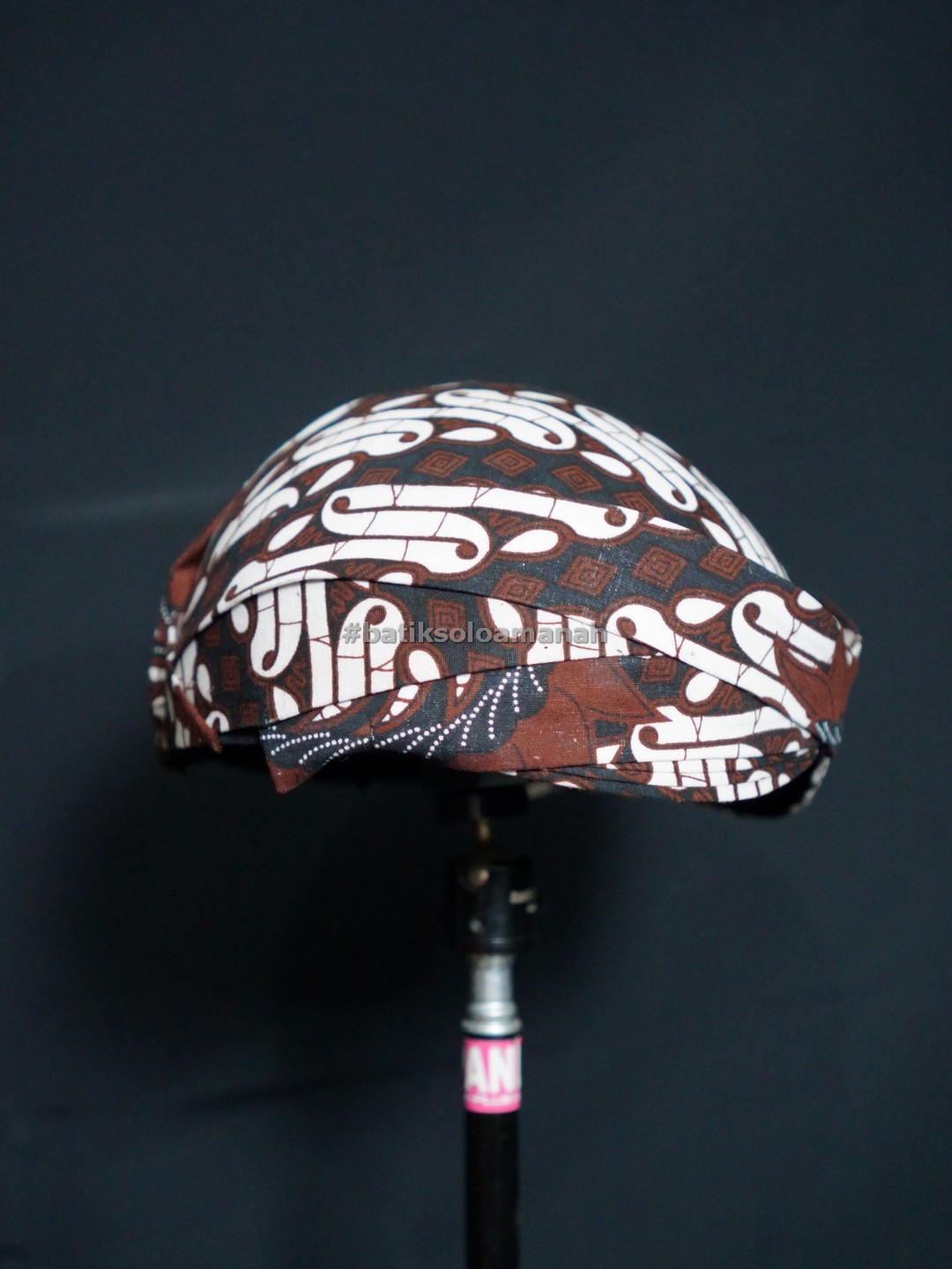 img-BLANGKON SOLO MOTIF PARANG GURDO PUTIH-3