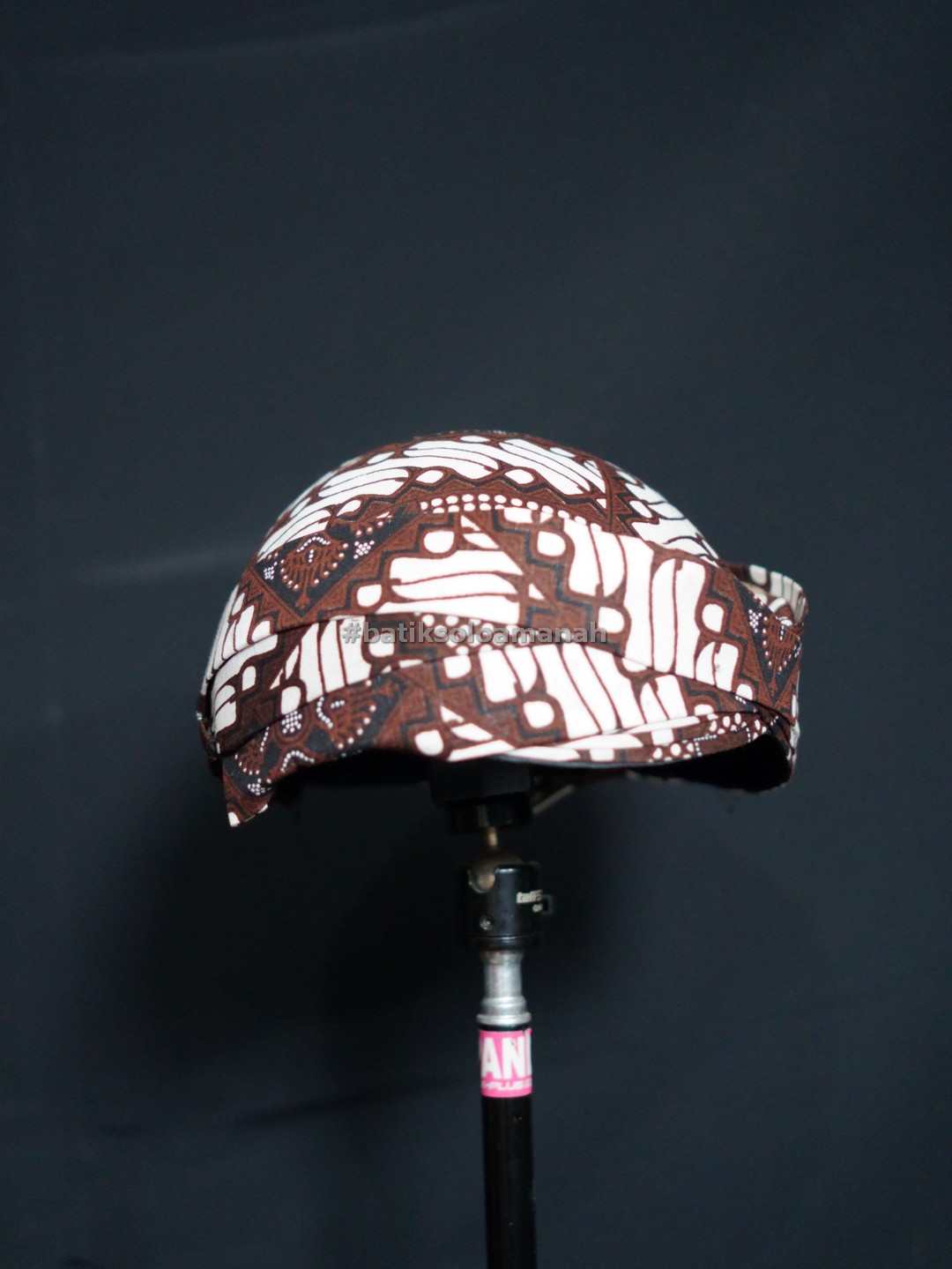 img-BLANGKON SOLO MOTIF PARANG MATAHARI PUTIH-3